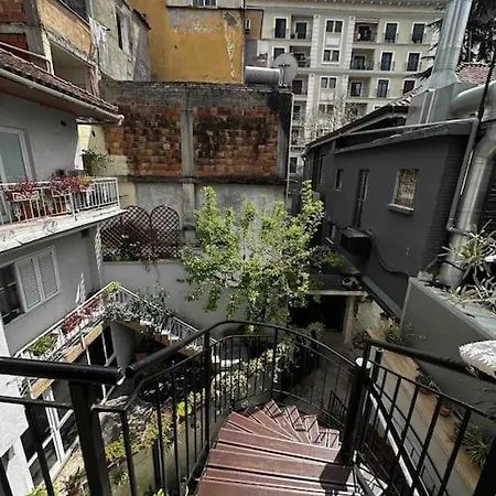公寓 Spacious In A Trendy Neighborhood