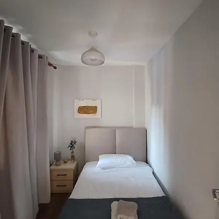 公寓 Spacious In A Trendy Neighborhood *