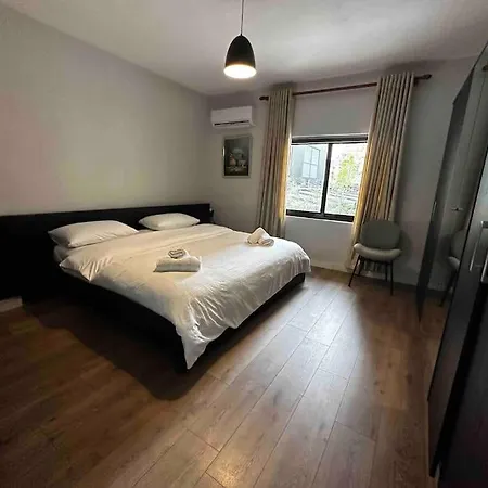 Spacious In A Trendy Neighborhood شقة *