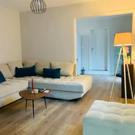 Spacious In A Trendy Neighborhood 公寓 地拉那