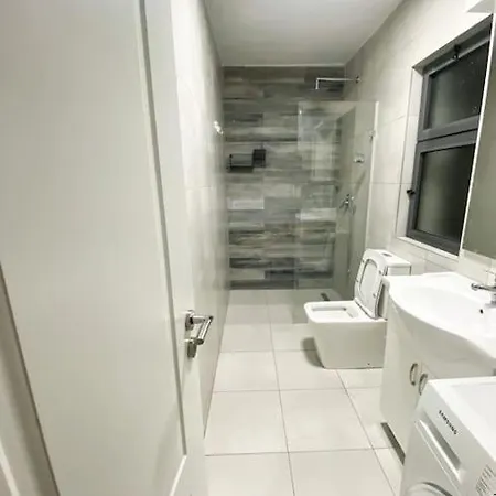 Spacious In A Trendy Neighborhood 公寓